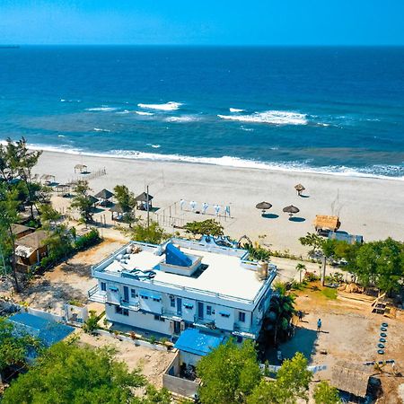Club Monet Beachfront Resort By Cocotel Cabangan Zewnętrze zdjęcie