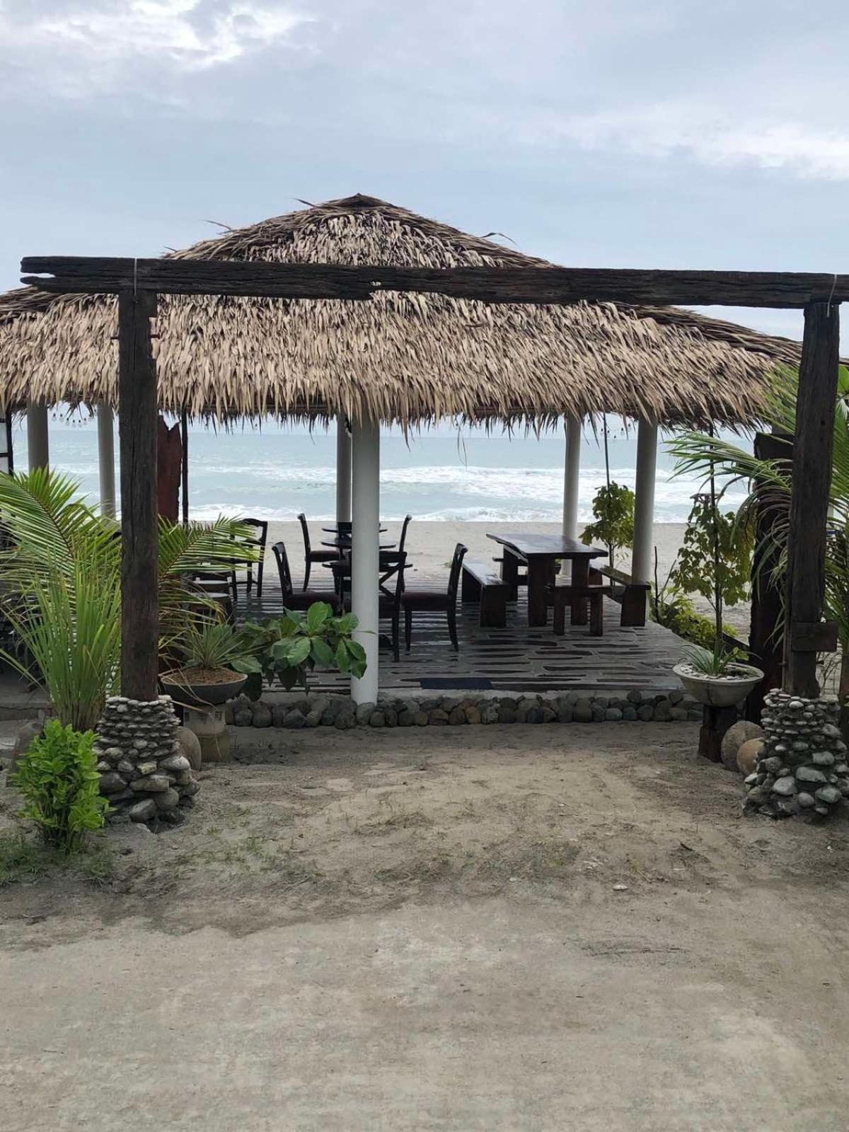Club Monet Beachfront Resort By Cocotel Cabangan Zewnętrze zdjęcie